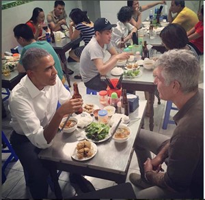 Tổng thống Obama đến quán bình dân thưởng thức bún chả Hà Nội